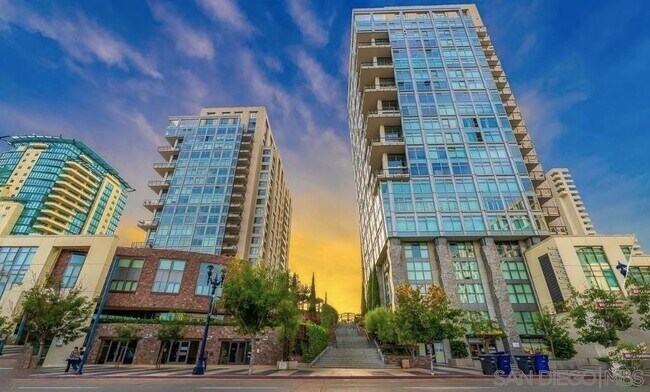 Building Photo - 645 Front St
