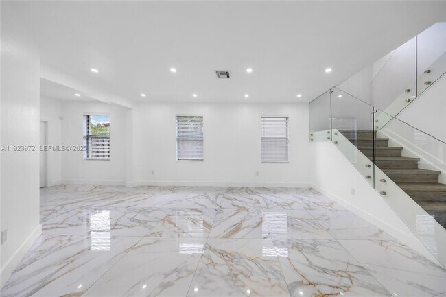 Building Photo - 268 NE 210th Way