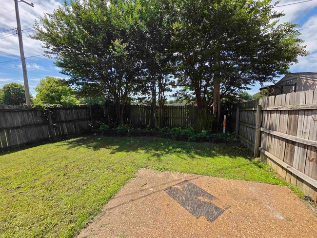 Building Photo - 7733 Shadowland Dr