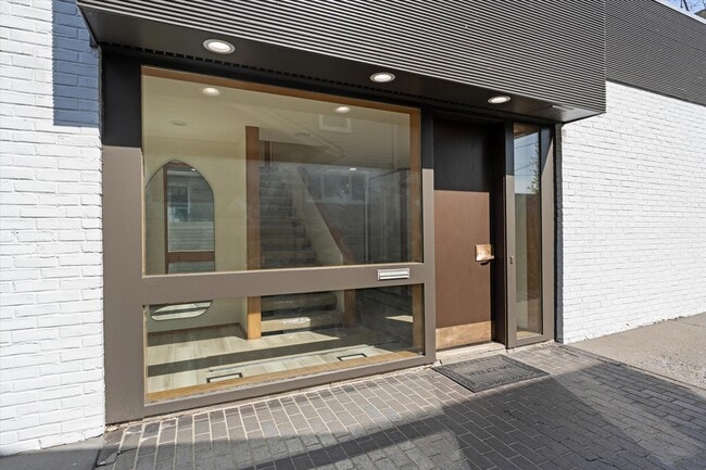 Building Photo - 709 Ann St