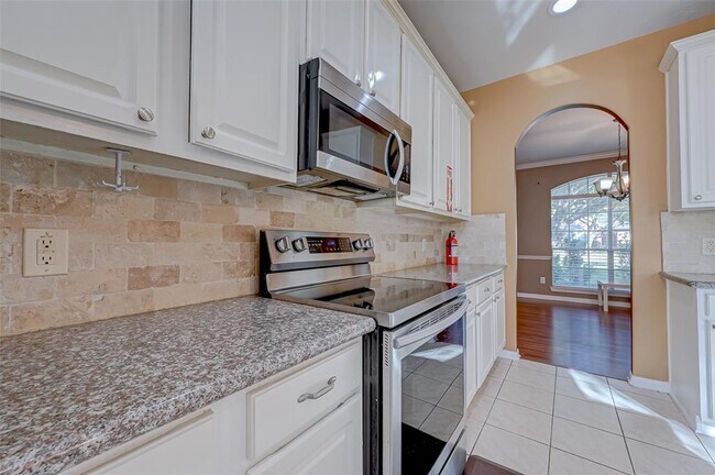 Building Photo - 1606 Maryvale Dr