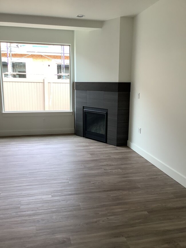 Building Photo - MOVE IN SPECIAL-$500 OFF FIRST MONTHS RENT...