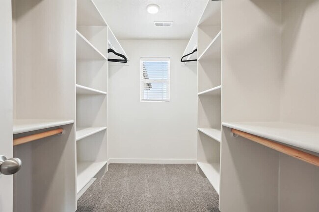Building Photo - 10390 Crystal Ridge Dr