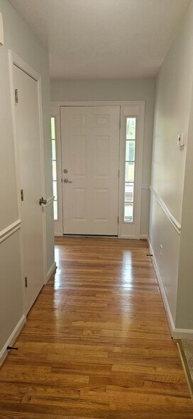Building Photo - 1075 Pleasantview Cir