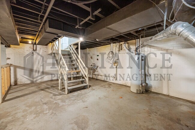 Building Photo - 2010 S Terrace Dr