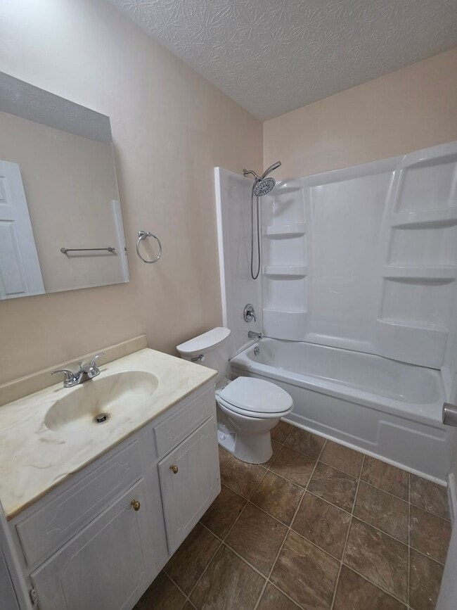 Building Photo - 3-Bedroom 2 Bath Duplex. Ravenna Ohio.