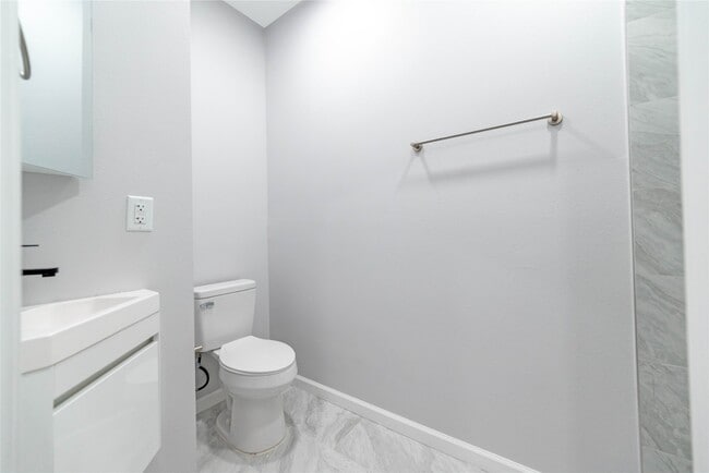 Building Photo - 805 Avenue K