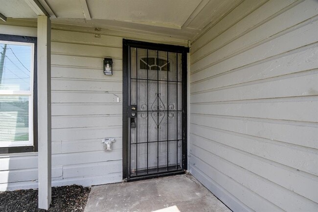 Building Photo - 4223 Elmwood St