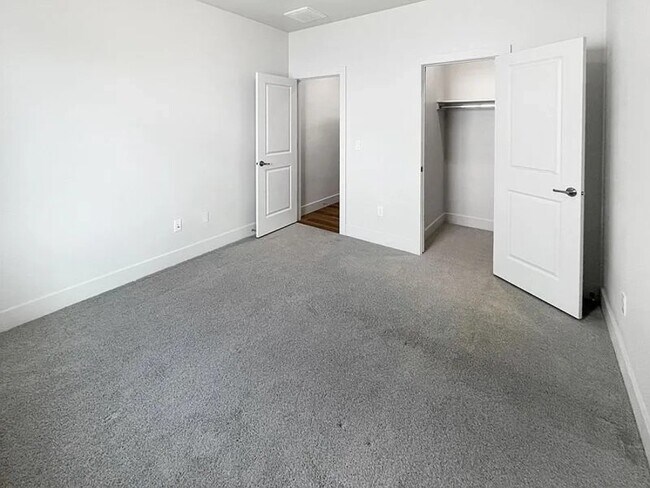 Building Photo - 5457 S Polaris Ave