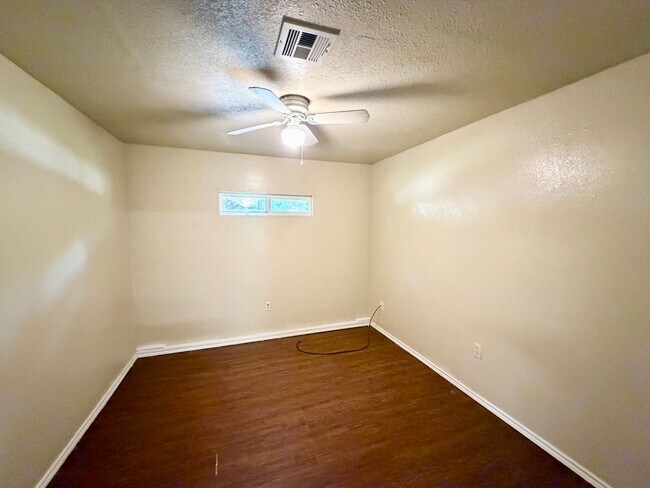 Building Photo - 123 Victory Dr