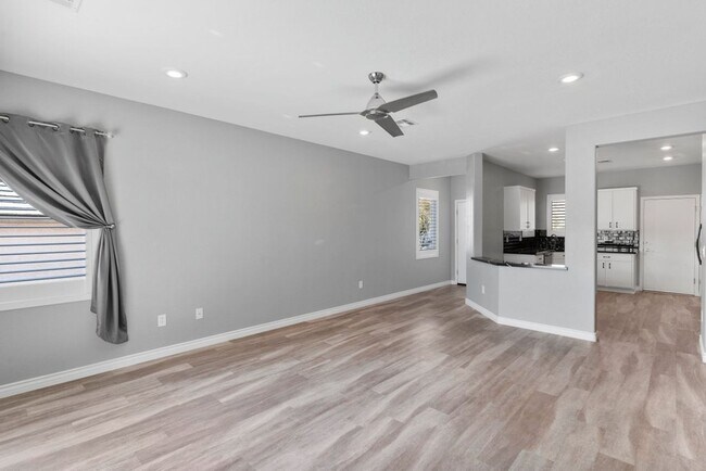 Building Photo - Beautifully upgraded 2Bed 2Bath in Solera Anthem 55+