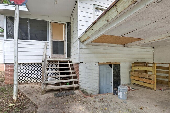 Building Photo - 519 W 6th Ave