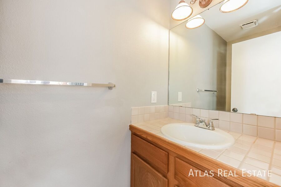 Building Photo - 8015 Ferncliff Dr