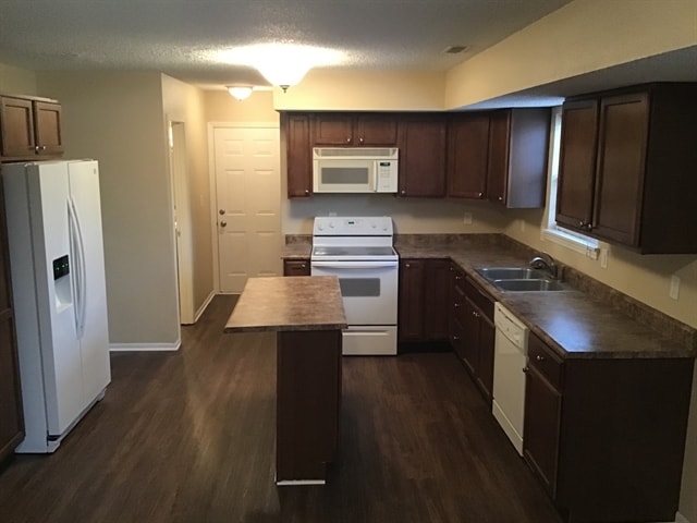 Building Photo - 7352 Woodside Dr