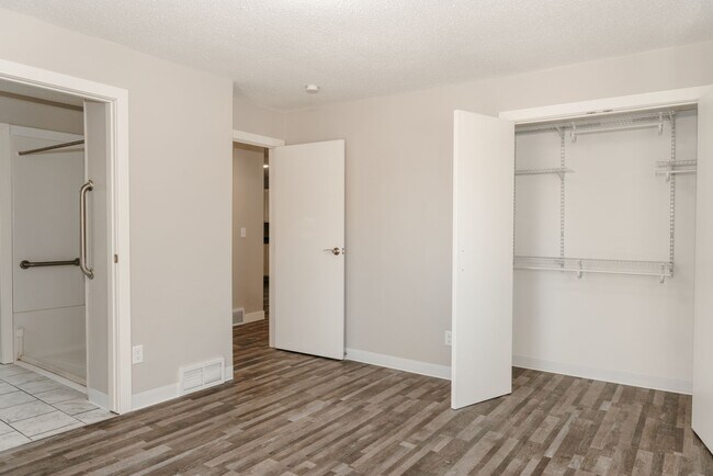 Building Photo - Marshall Commons 1003