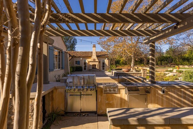 Building Photo - Outdoor Oasis