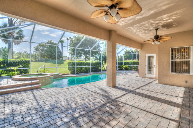 Building Photo - Stunning Pool Home in Town Park!