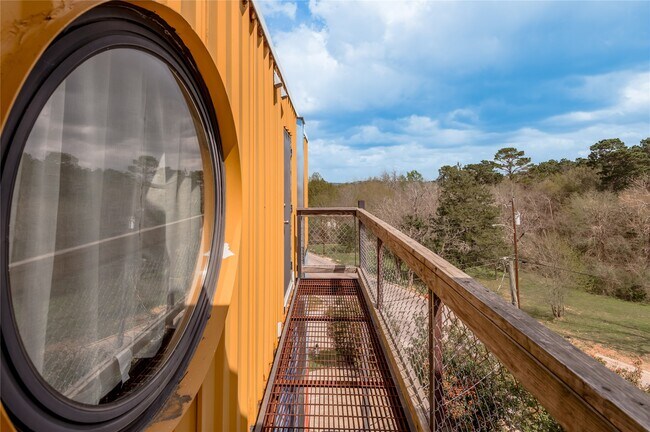 Building Photo - 1400 Sycamore Ave