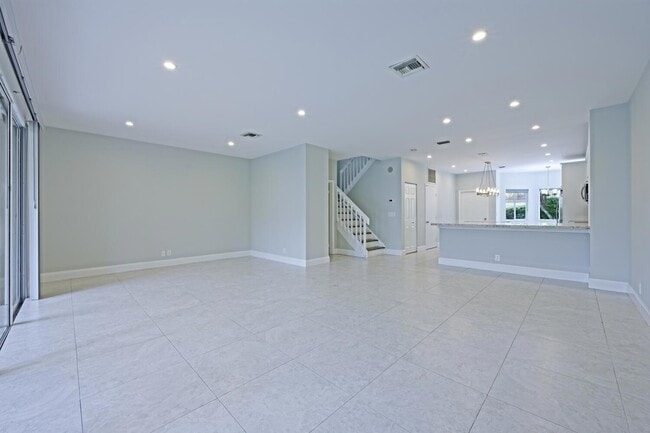 Building Photo - 6817 Via Regina