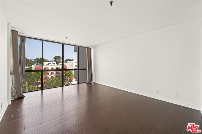 Building Photo - 10660 Wilshire Blvd