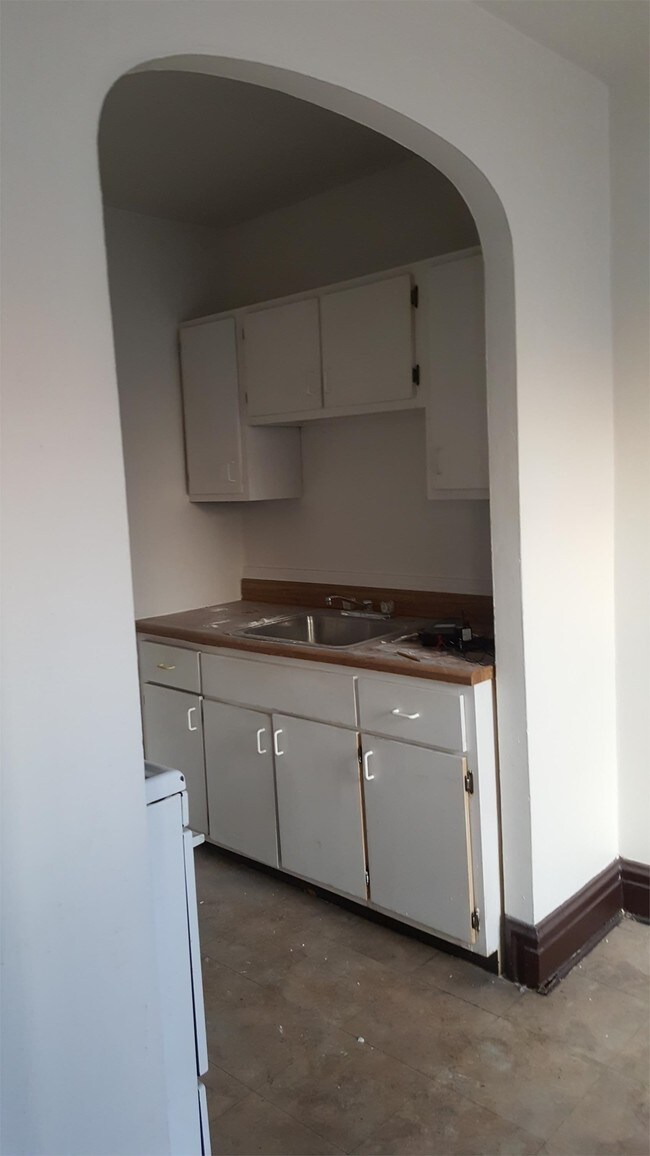 Primary Photo - 3561 Itaska St
