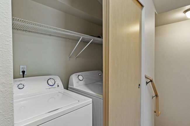 Building Photo - 8619 Delridge Way