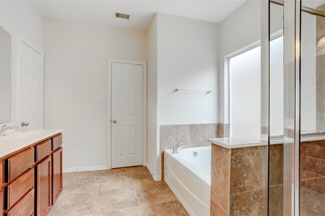 Building Photo - 10046 Hillside Bayou Dr