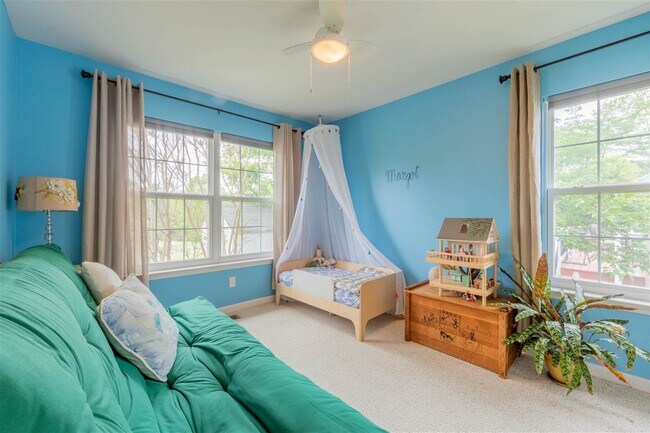 Building Photo - 115 Chisholm Pl