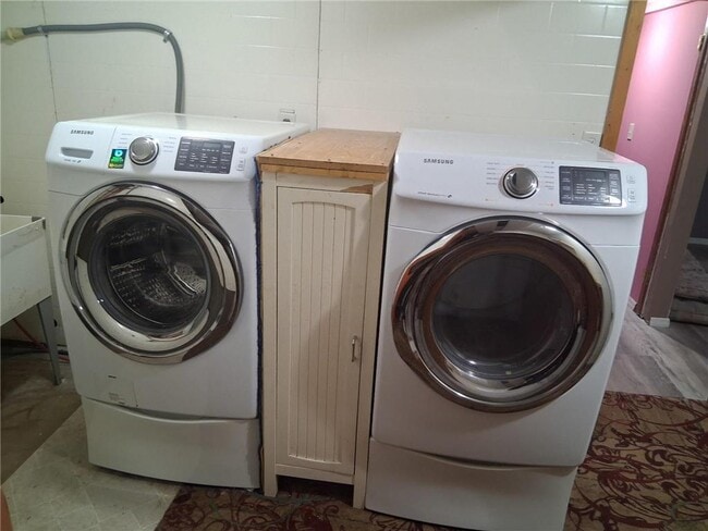 Building Photo - 7885 Van Buren St NE