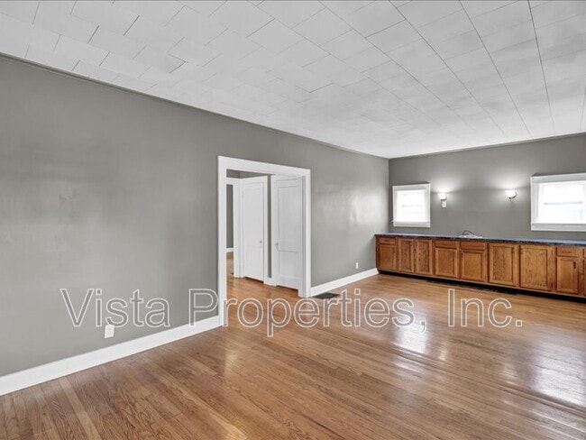 Building Photo - 3220 Grant Ave