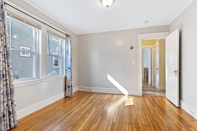 Building Photo - 64 Beaumont St