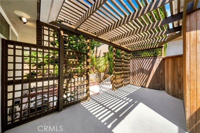 Building Photo - 3116 Breakers Dr