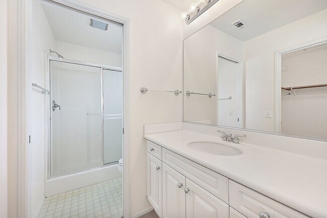 Building Photo - 2 Master Suites - 2 car garage - Townhome