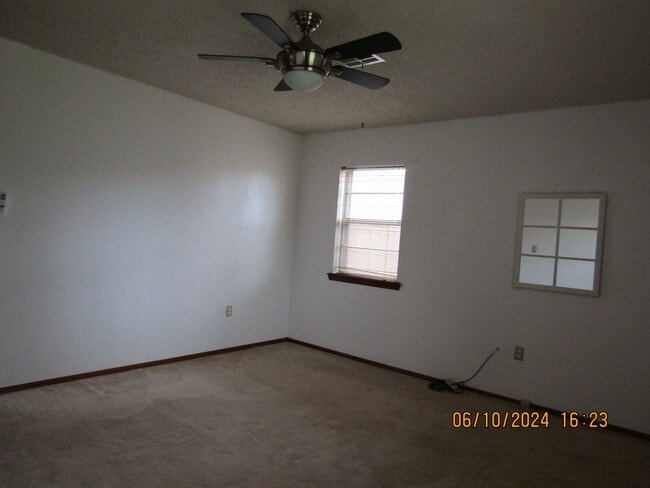 Building Photo - Great home located in Terrace Hills!