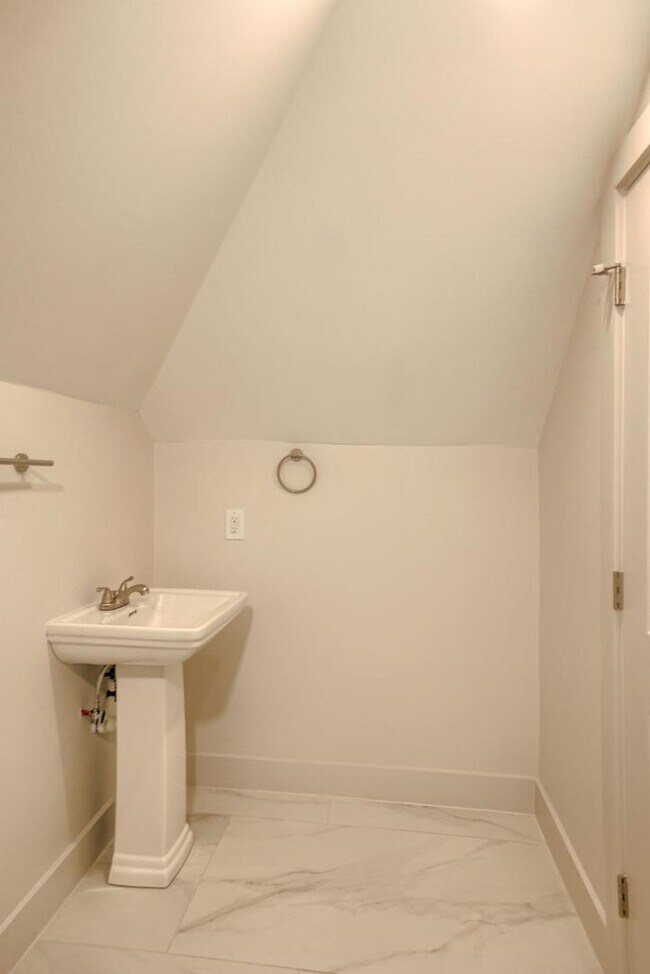 Building Photo - 3509 Howard St