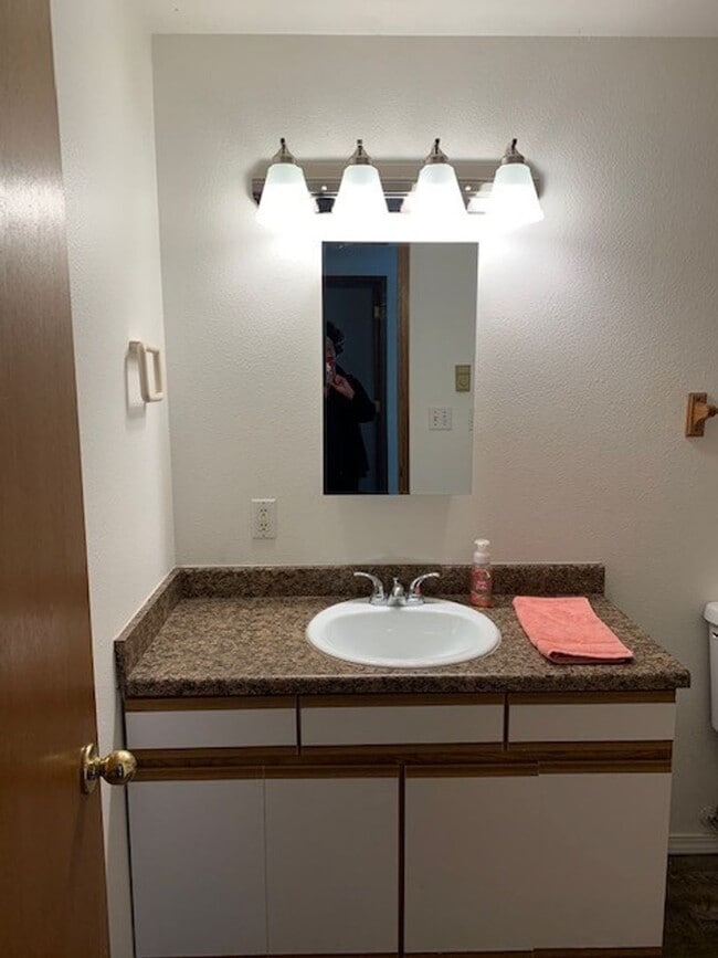 Building Photo - 1350 Alder Dr