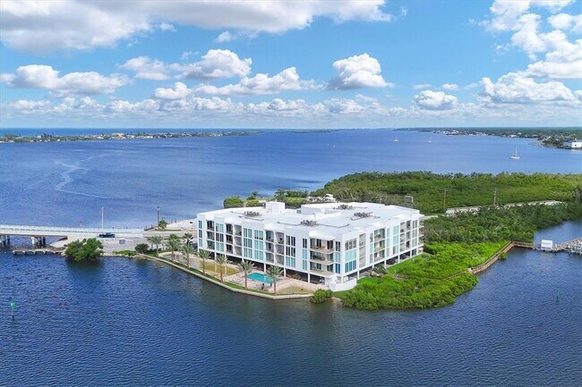 Building Photo - 1375 Beach Rd