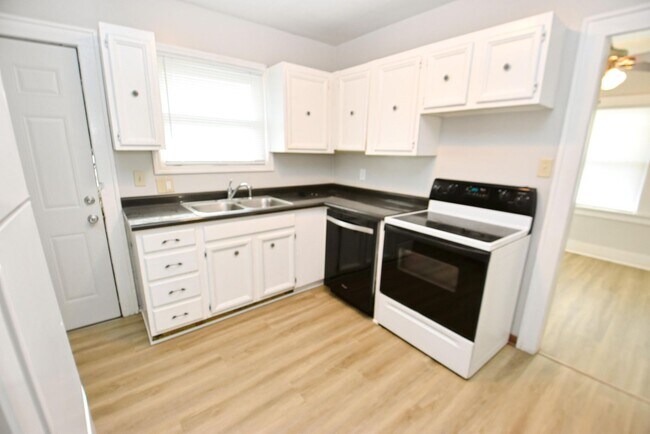 Building Photo - Sunnymeade home in South Bend IN, 3 bedroom 1 bath