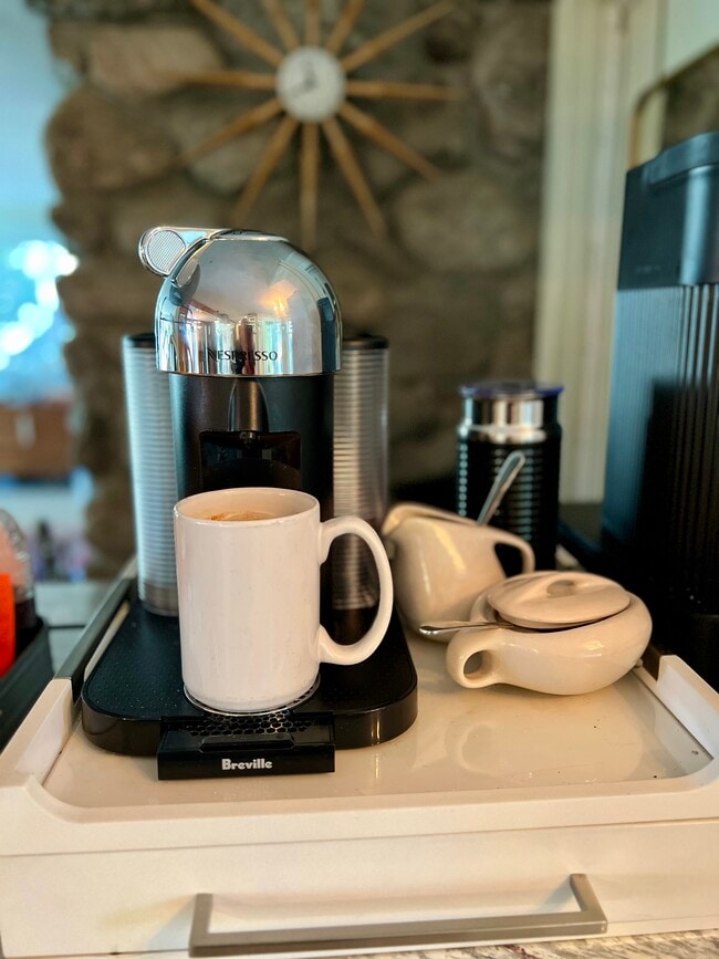 Kuerig espresso maker - 7 Gleason St