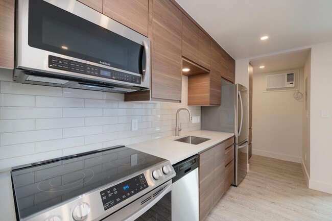 Building Photo - 1214 Barton Hills Dr