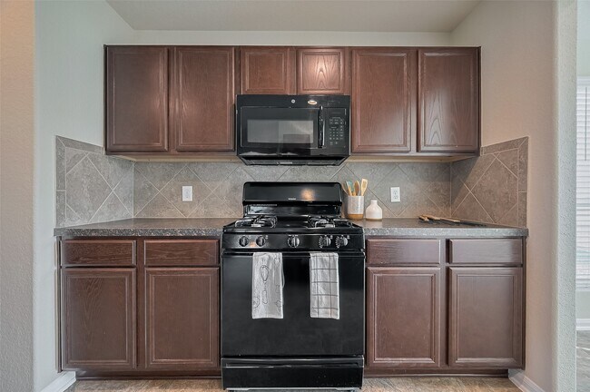 Building Photo - 2315 Zephyr Ln