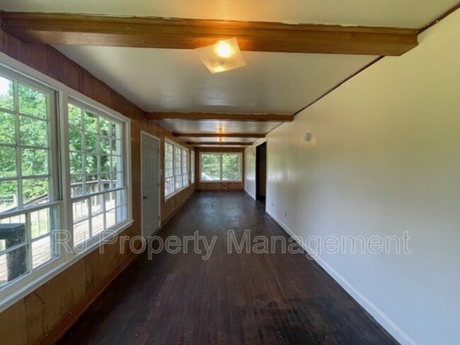 Building Photo - 8457 E Kerrville Rosemark Rd