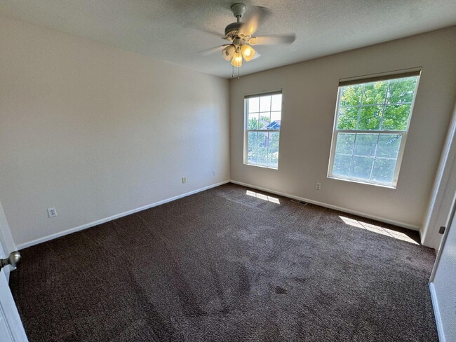 Building Photo - 7031 S Oak Hill Cir
