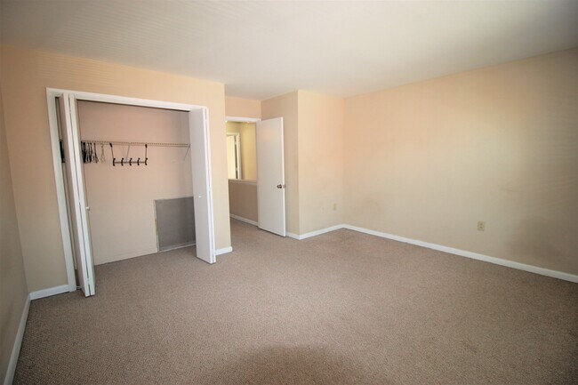 Building Photo - 1606 W Diamond St