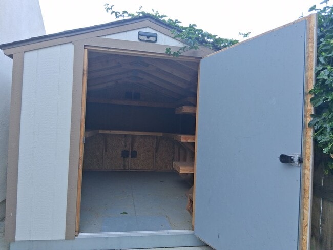 Building Photo - East end Ventura  5 Bed 5 Bath