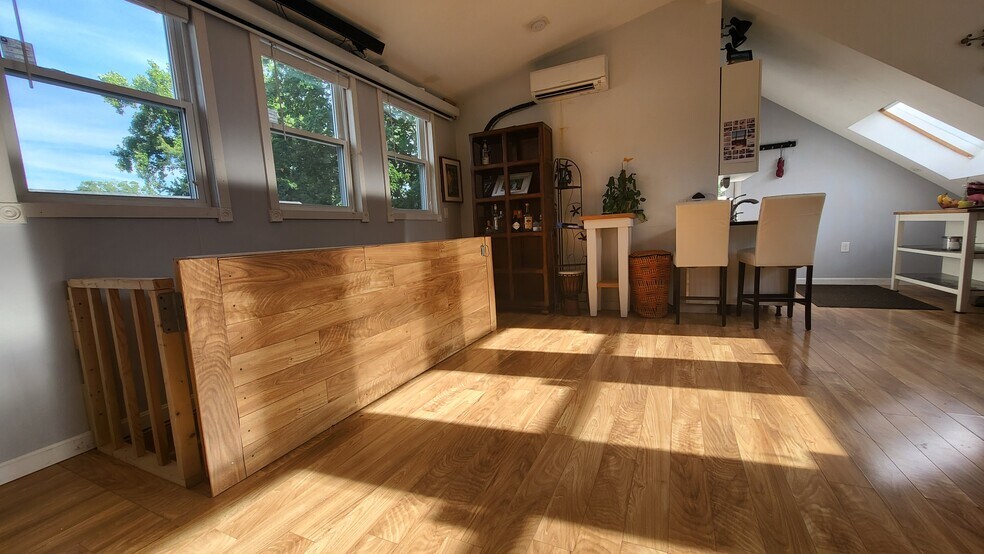 Building Photo - 22 Hingham St