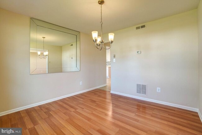 Building Photo - 504 S Harrison Rd