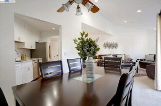 Building Photo - $2,990- GORGEOUS 2 BEDROOM CONDO IN CENTRA...