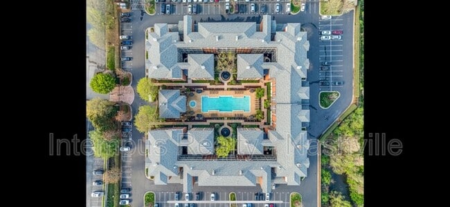 Building Photo - 307 Seven Springs Way