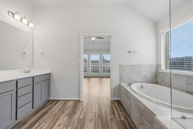 Building Photo - 31115 Albany Brook Ln